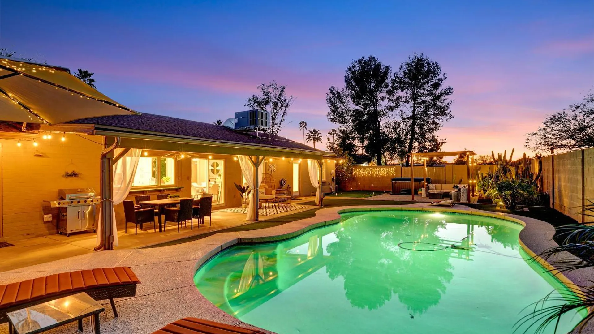 *NEW*Designer Oasis 4BDRM W/Pool/Jacuzzi/PoolTable/Mini Botanical Garden Villa Scottsdale